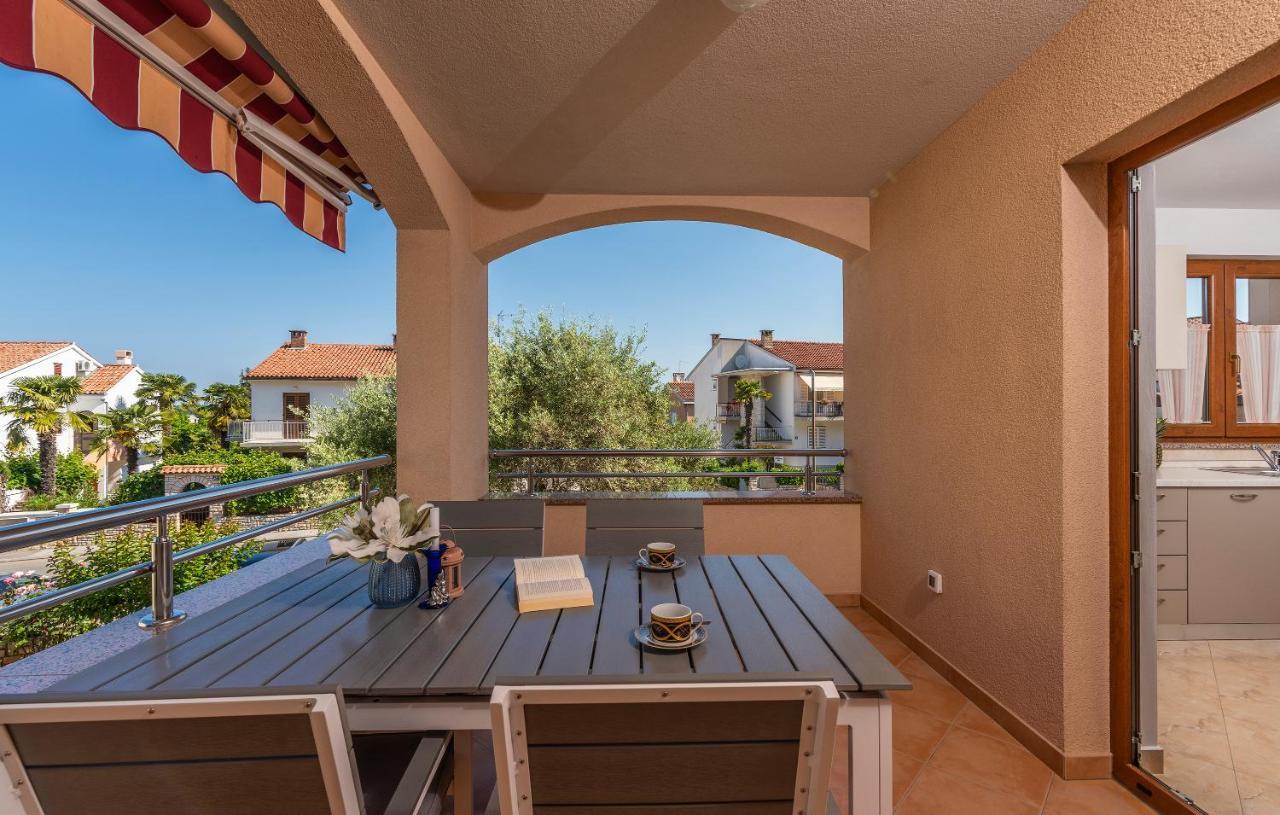 Apartments Villa Ana بوريتش المظهر الخارجي الصورة